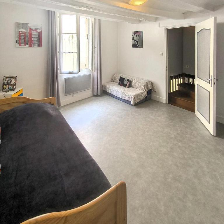 Charmante Maison De Ville - Five-Bedroom Holiday Home - 14