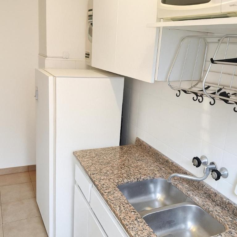 Luminoso y a 3 cuadras del mar ideal descanso, trabajo, trámites, congresos - One-Bedroom Apartment - 2