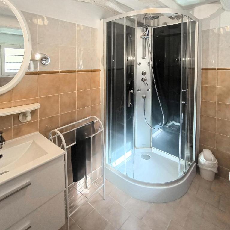 Charmante Maison De Ville - Five-Bedroom Holiday Home - 20