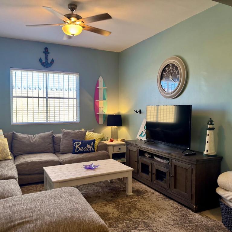 Mirador Sunset Rooftop Retreat with Secure UTV & Trailer Parking - Three-Bedroom Home - 10