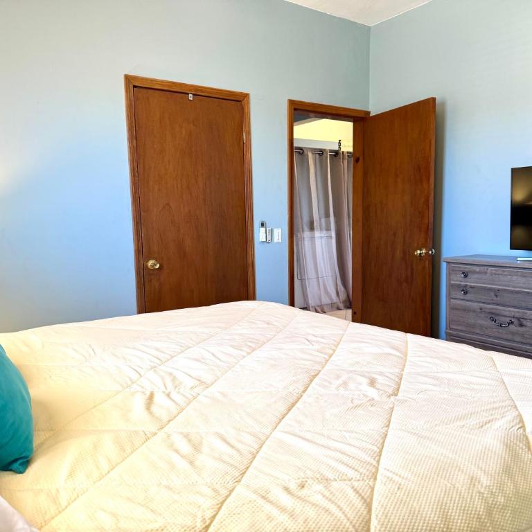 Mirador Sunset Rooftop Retreat with Secure UTV & Trailer Parking - Three-Bedroom Home - 14