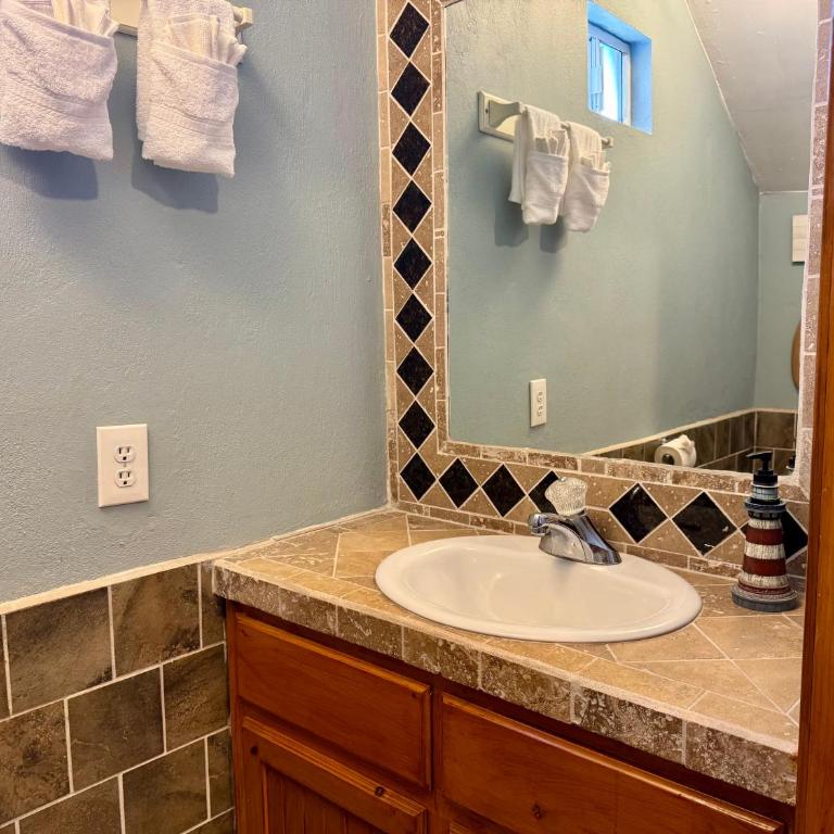 Mirador Sunset Rooftop Retreat with Secure UTV & Trailer Parking - Three-Bedroom Home - 21