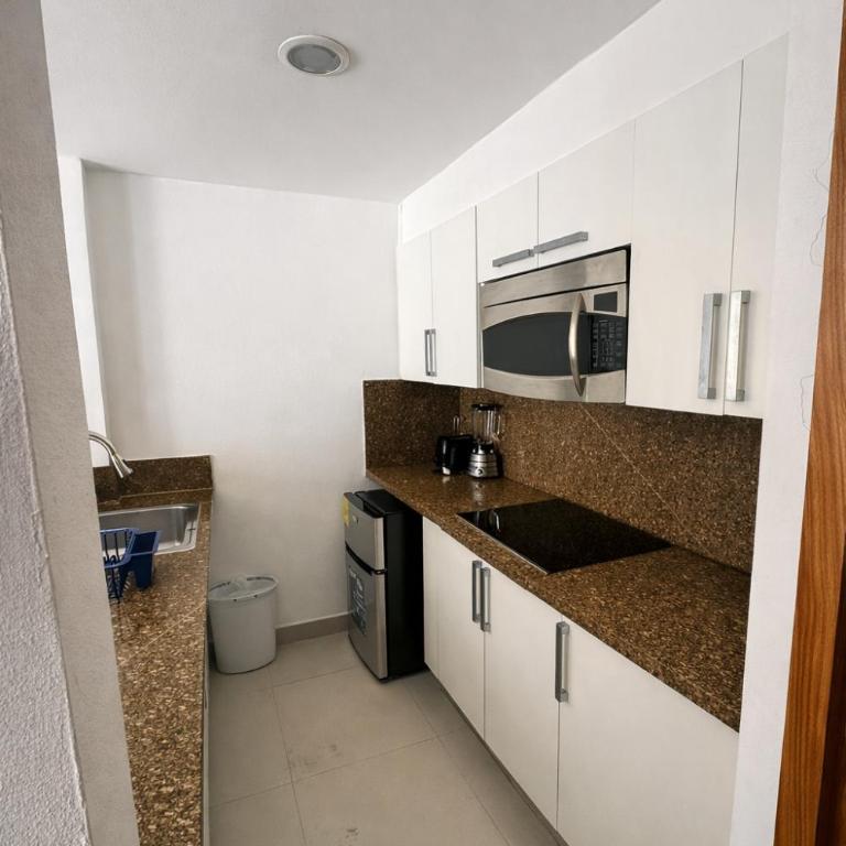 Aldea Thai Studios Steps to Beach and 5th Ave - Family Studio - 3