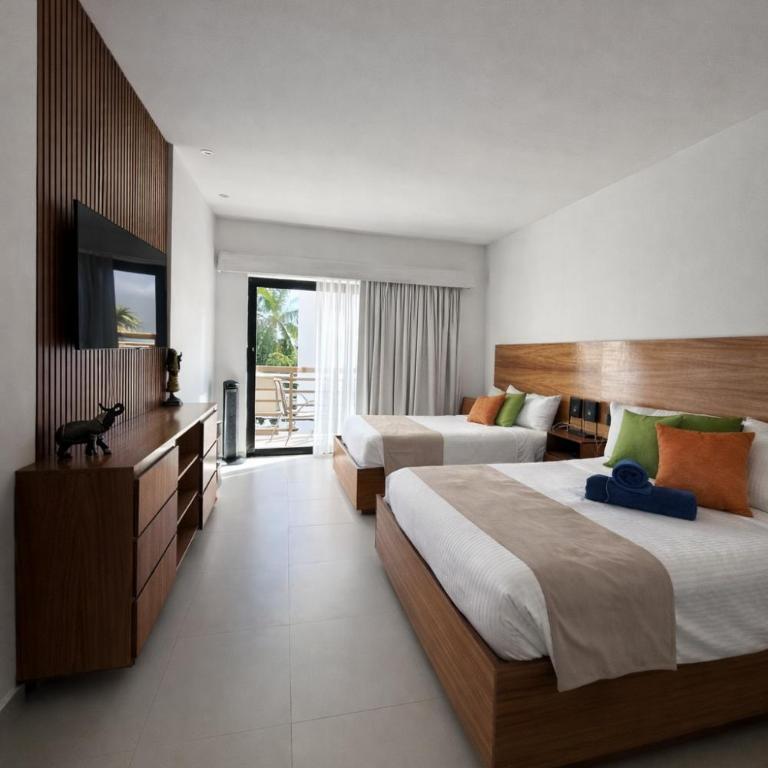 Aldea Thai Studios Steps to Beach and 5th Ave - Family Studio - 1