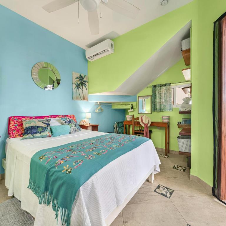 Casa Cielo Studio 1 with Tropical Garden Patio - Studio with Garden View - 7