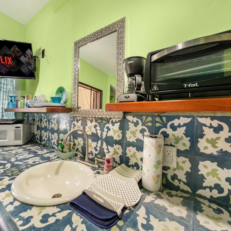 Casa Cielo Studio 1 with Tropical Garden Patio - Studio with Garden View - 27
