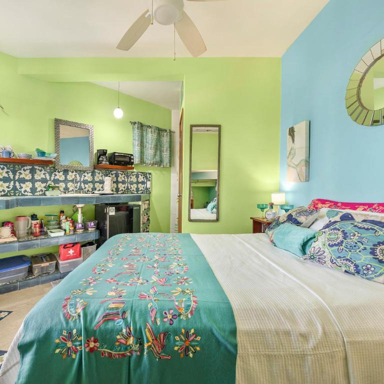 Casa Cielo Studio 1 with Tropical Garden Patio - Studio with Garden View - 6