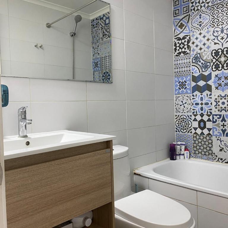 Quarto mobiliado em condomínio - Single Bed in Dormitory Room - 1