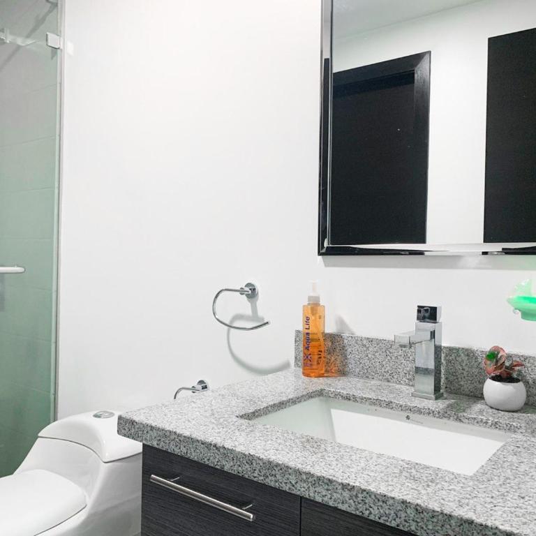 Departamento de 2 habitaciones frente a Mall del Sol - 5 min del aeropuerto - Two-Bedroom Apartment - 26