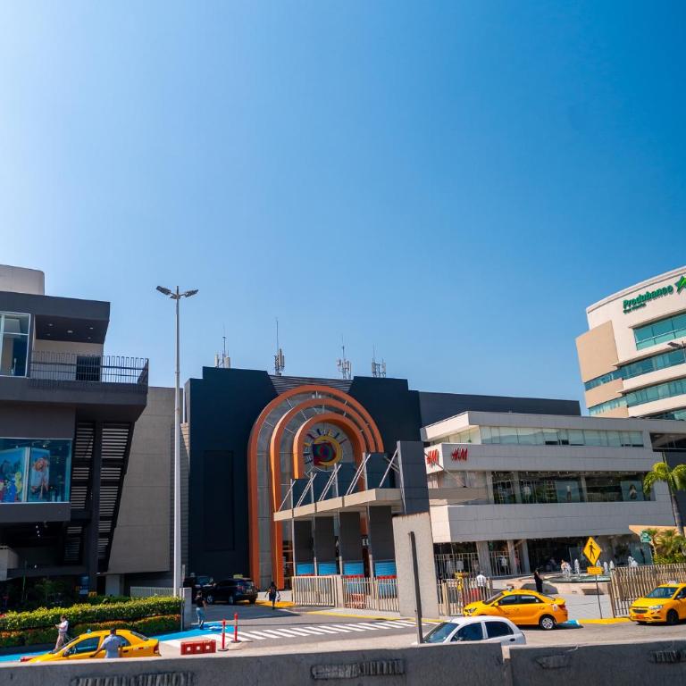 Departamento de 2 habitaciones frente a Mall del Sol - 5 min del aeropuerto - Two-Bedroom Apartment - 56