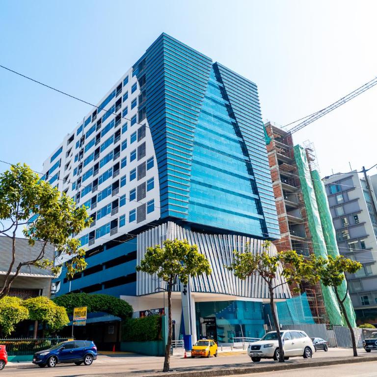 Departamento de 2 habitaciones frente a Mall del Sol - 5 min del aeropuerto - Two-Bedroom Apartment - 61
