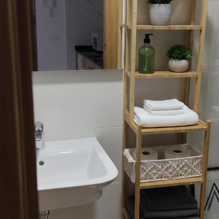 Cozy Studio in San Pablo Salamanca by beBalmy - One-Bedroom Apartment - 6