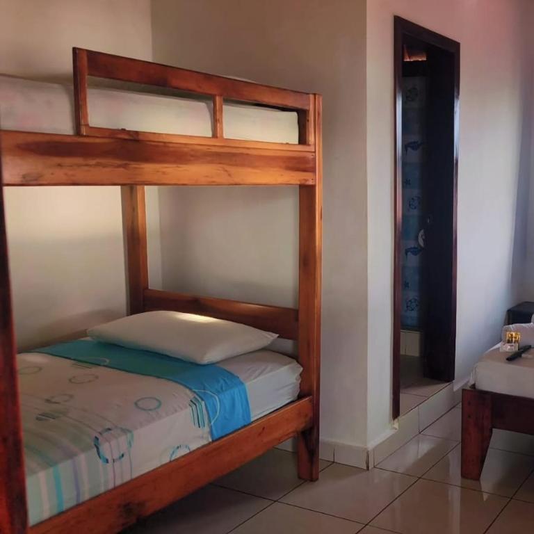 Cocoa Beachfront Inn - Quadruple Room - 1