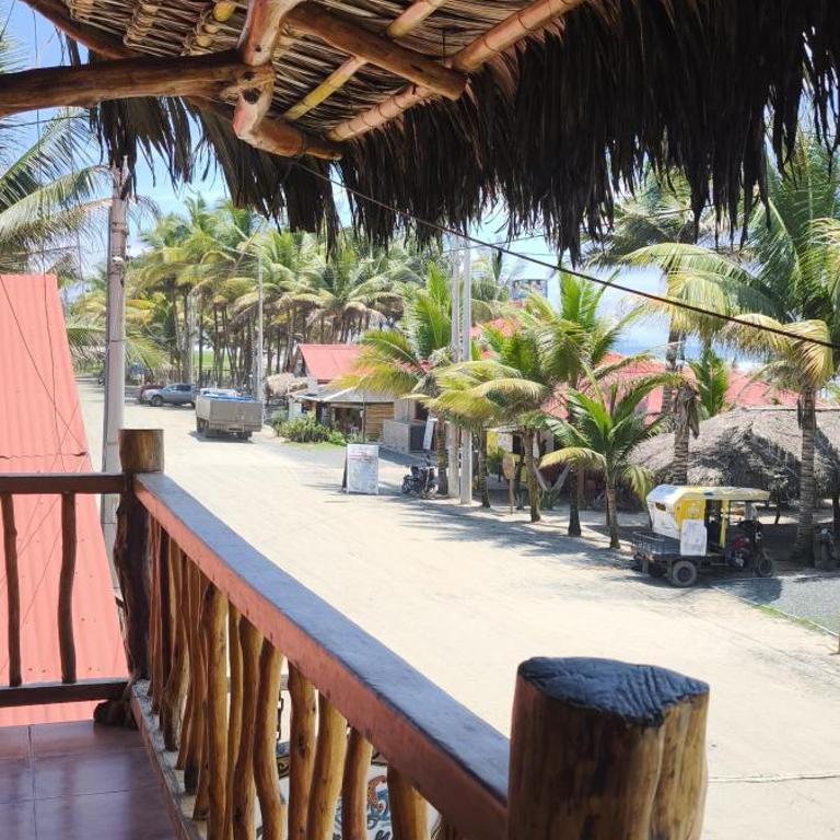 Cocoa Beachfront Inn - Quadruple Room - 3