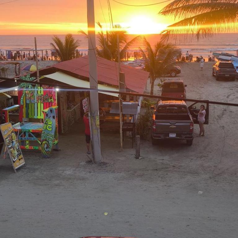 Cocoa Beachfront Inn - Quadruple Room - 4