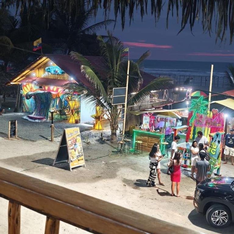Cocoa Beachfront Inn - Quadruple Room - 8