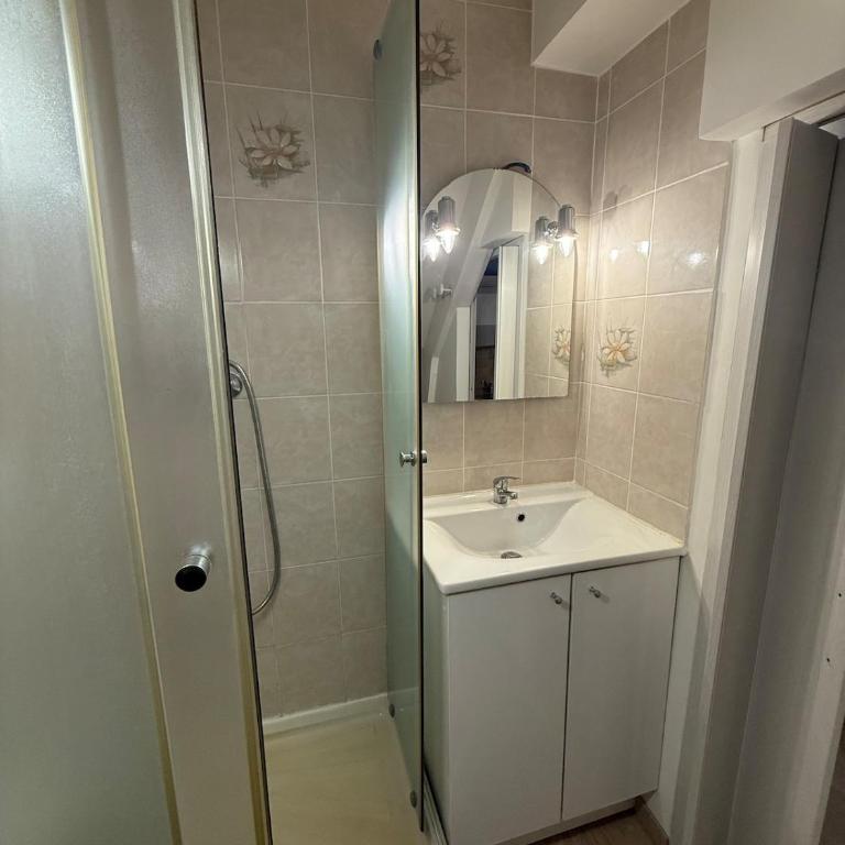 Renovated studio Place Saint-Sauveur, Caen city center - Appartamento con 1 Camera da Letto - 7