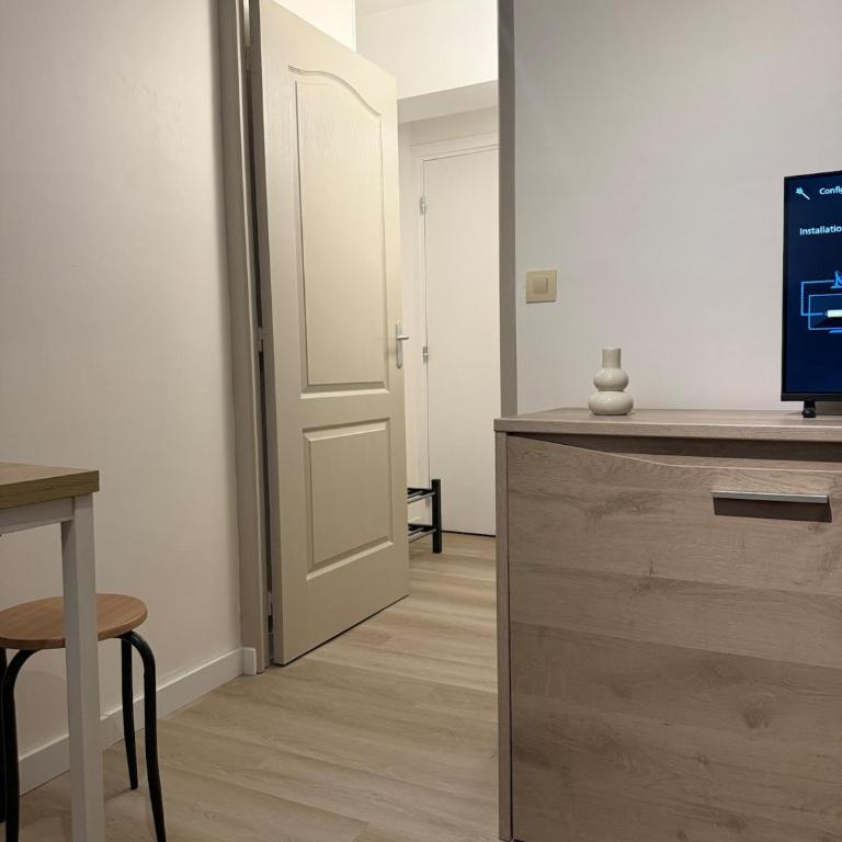 Renovated studio Place Saint-Sauveur, Caen city center - Appartamento con 1 Camera da Letto - 11