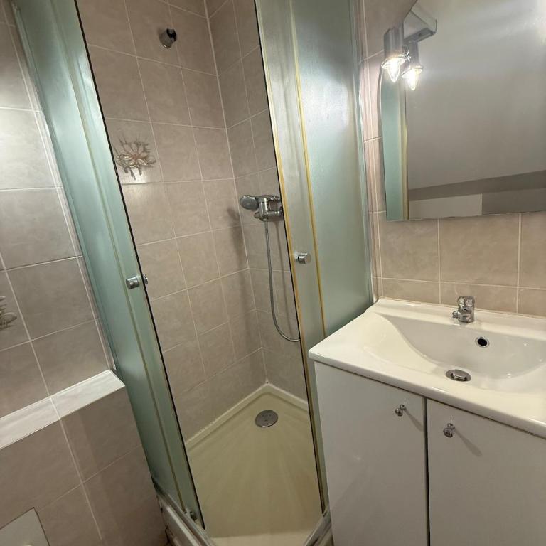 Renovated studio Place Saint-Sauveur, Caen city center - Appartamento con 1 Camera da Letto - 9