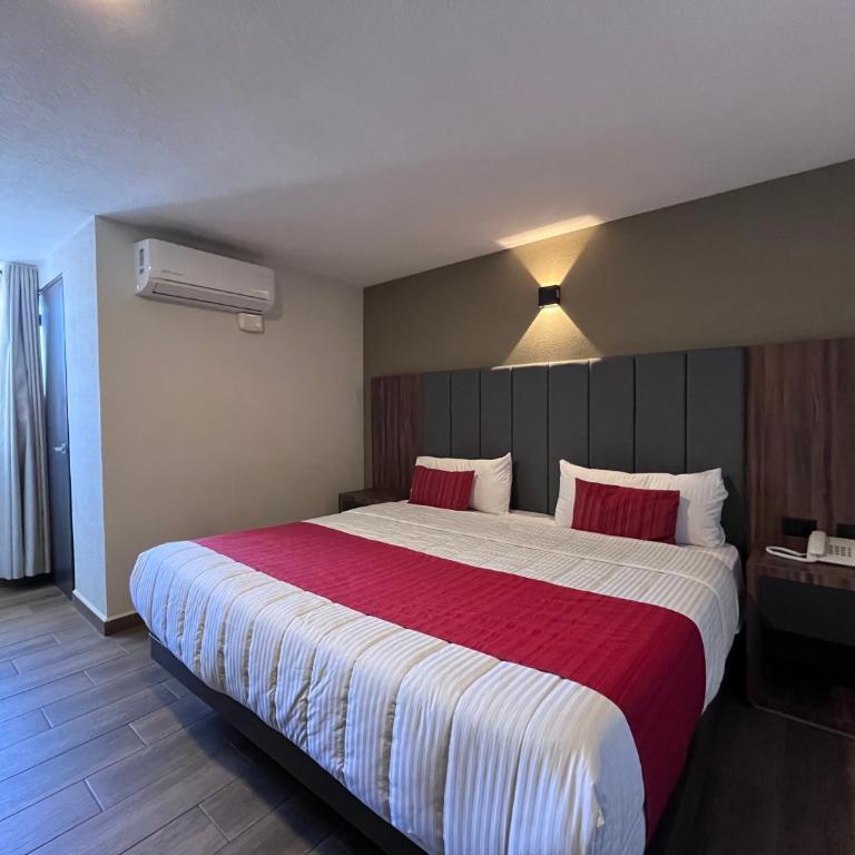 Hotel Granada - Habitación Deluxe con cama extragrande - 2