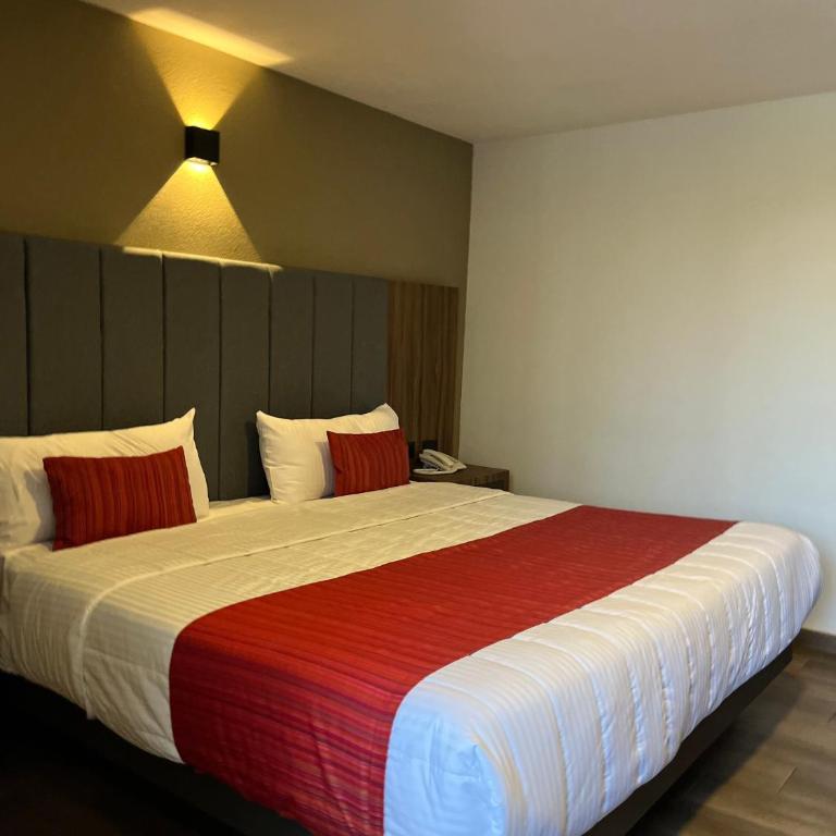 Hotel Granada - Habitación Deluxe con cama extragrande - 4