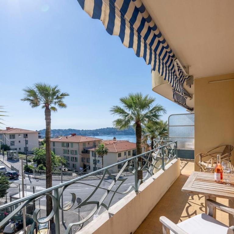 2-Bedroom Apartment with Sea View & AC, - Appartement 2 Chambres - 2