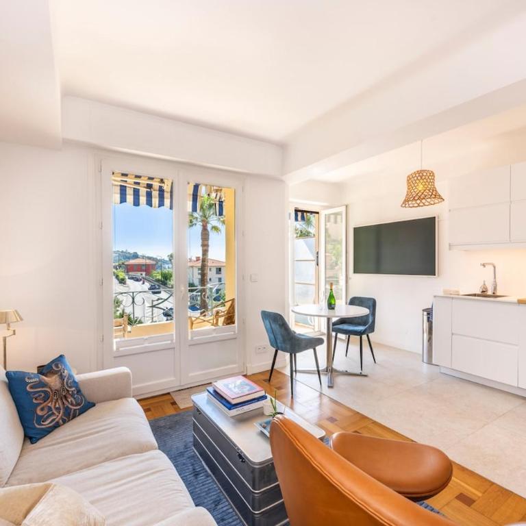 2-Bedroom Apartment with Sea View & AC, - Appartement 2 Chambres - 8