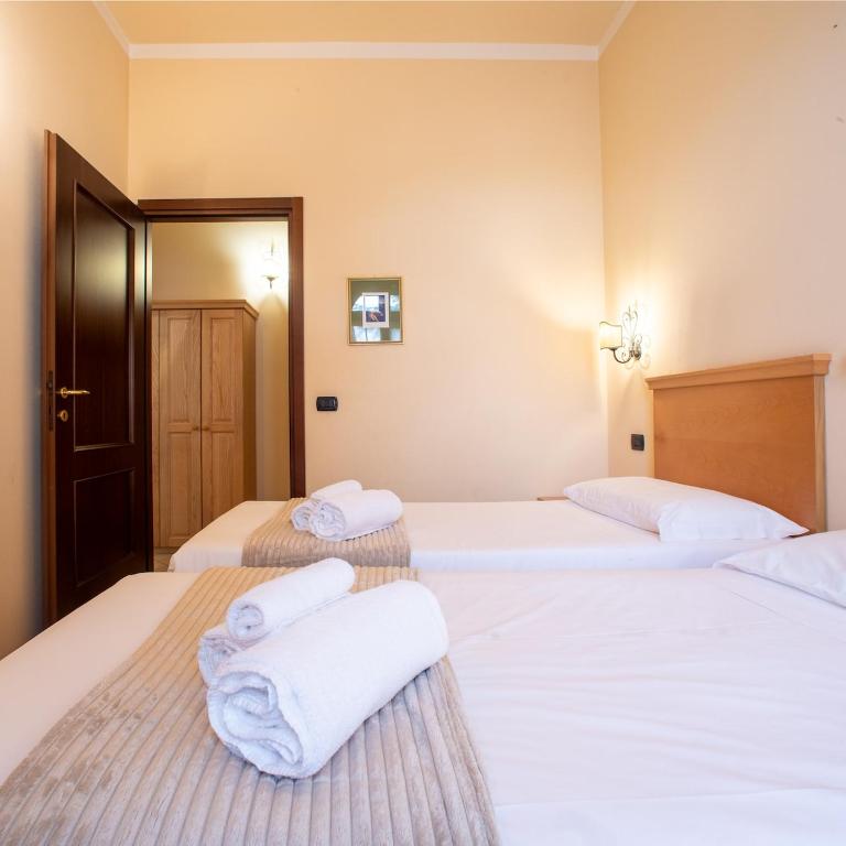Villa Mainard, Tosca Historic - Three-Bedroom Apartment - 11