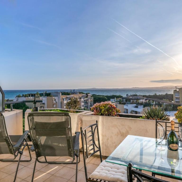 2BR Sea View Apartment with Pool & AC - Appartamento con 2 Camere da Letto - 12