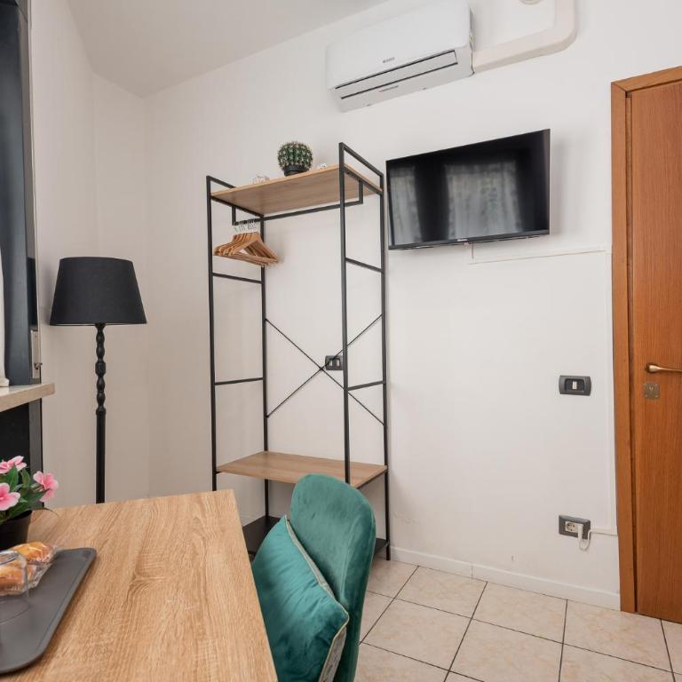 Guesthouse Tree Rooms Industrial - Camera Standard Doppia con Letti Singoli con Bagno in Comune - 3