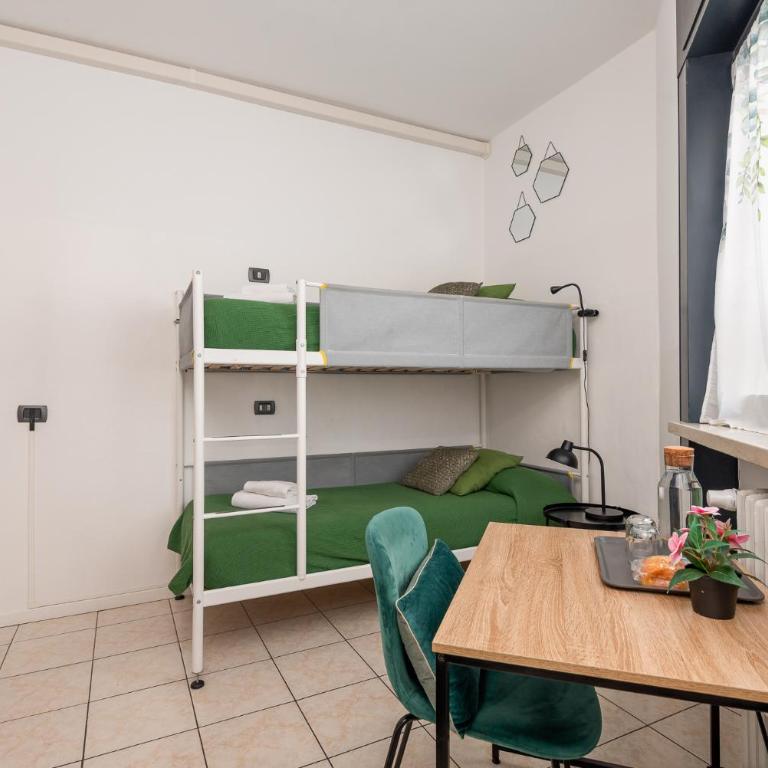 Guesthouse Tree Rooms Industrial - Camera Standard Doppia con Letti Singoli con Bagno in Comune - 1