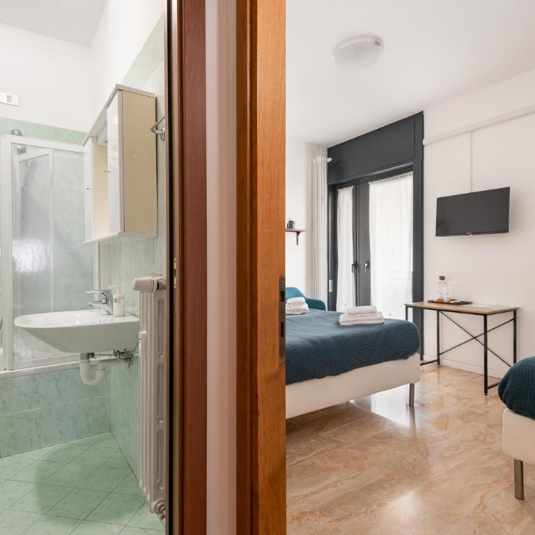 Guesthouse Tree Rooms Industrial - Camera Tripla con Bagno Privato - 16