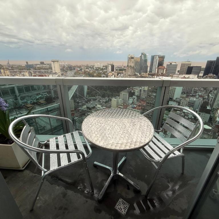 Departamento Premium en la famosa Torre Bellini, en el centro, con piscina, jacuzzi, gimnasio y vista increible a la ciudad de Buenos Aires, capacidad máxima 5 personas - Apartamento de 1 dormitorio - 25
