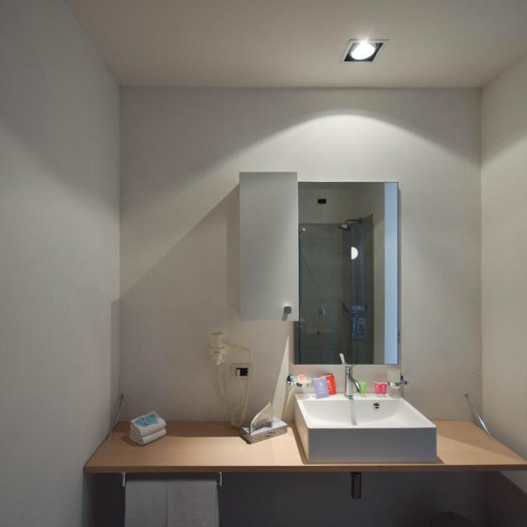 Hotel Mantova Residence - Camera Matrimoniale Standard - 9