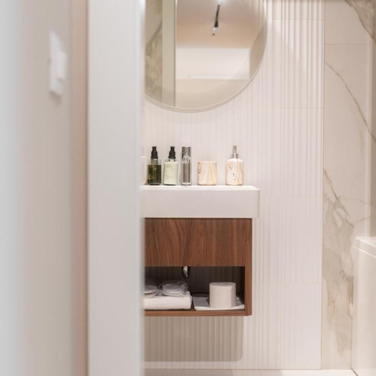 New Belgrade Premium Hotel - Two-Bedroom Deluxe Apartment with Balcony - 3
