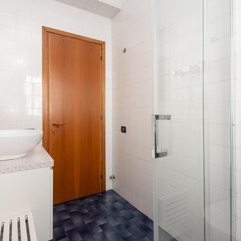 Guesthouse Tree Rooms Industrial - Camera Standard Doppia con Letti Singoli con Bagno in Comune - 13