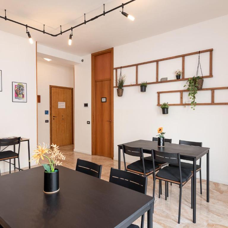 Guesthouse Tree Rooms Industrial - Camera Tripla con Bagno Privato - 19