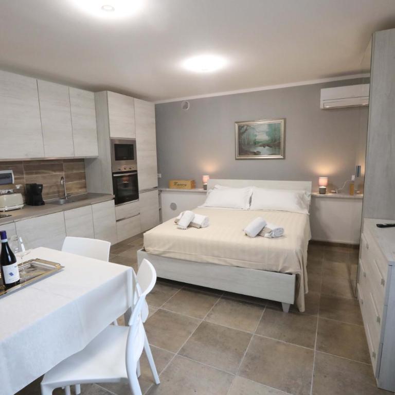 Alba View Apartments with Pool - Monolocale con Vista Piscina - 7