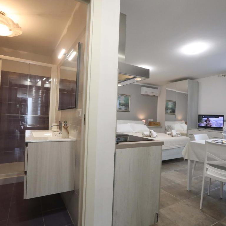 Alba View Apartments with Pool - Monolocale con Vista Piscina - 12