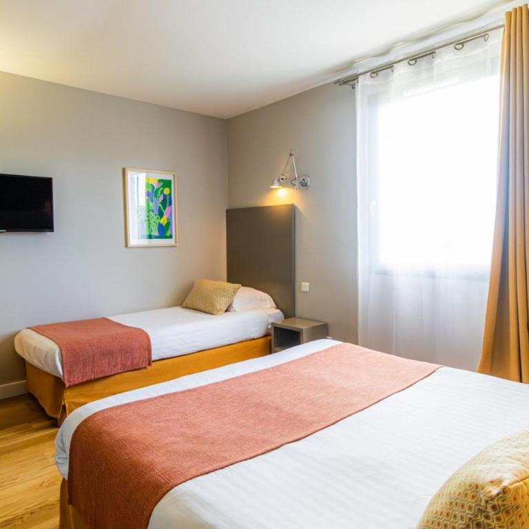 Hôtel les jardins du canal - piscine chauffée à 28 degrés - parking gratuit - garage - bornes électriques - accueil vélos et motos - kids friendly-solaire ecoresponsable - Chambre Triple Supérieure Côté Canal - 5