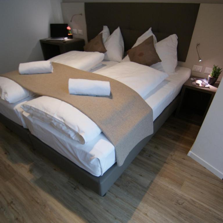 Hotel Raffl - Camera Matrimoniale Economy - Lato Strada - 1