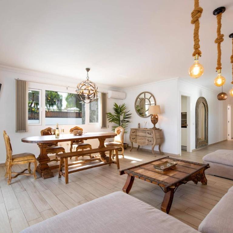 Villa Leona Carmen by Villa Plus - Villa - 4