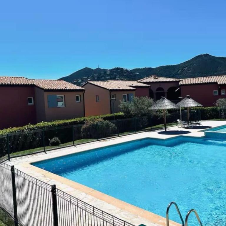 Logement lumineux avec terrasse et vue mer - Appartement - 1