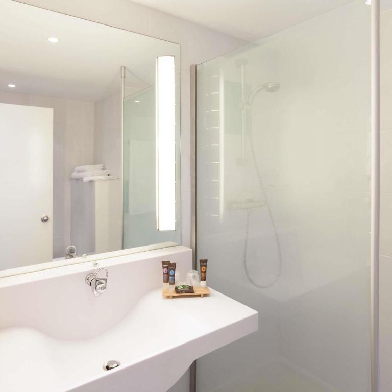 Novotel Campo De Las Naciones - Standard Queen Room with Sofa Bed - Plaza Building - 6