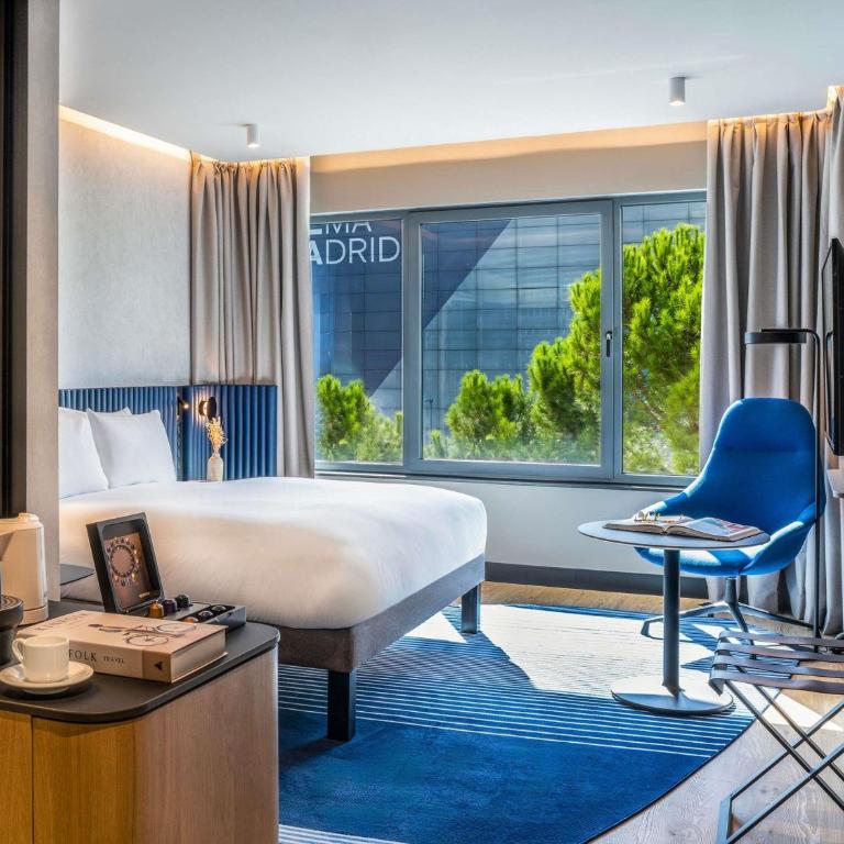 Novotel Campo De Las Naciones - Executive Queen Room with One Queen Bed in the Deluxe Building - 2