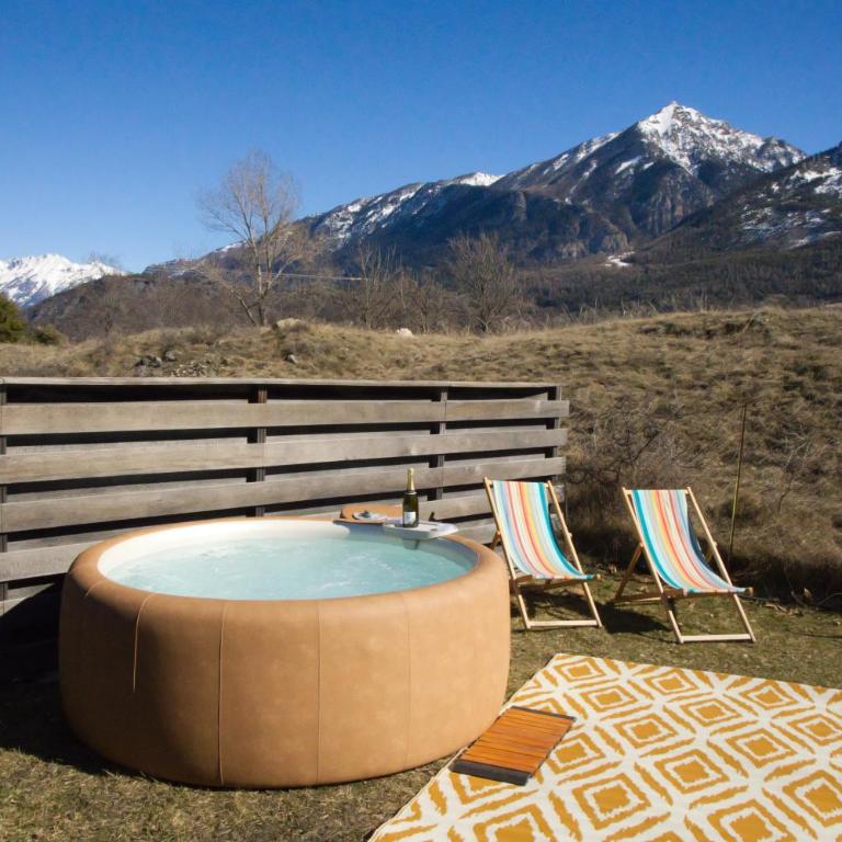 CHALET EN FUSTE, JACUZZI PRIVE, TERRASSE et VUE MONTAGNE DANS CAMPING 3 ETOILES - Maison 3 Chambres - 12