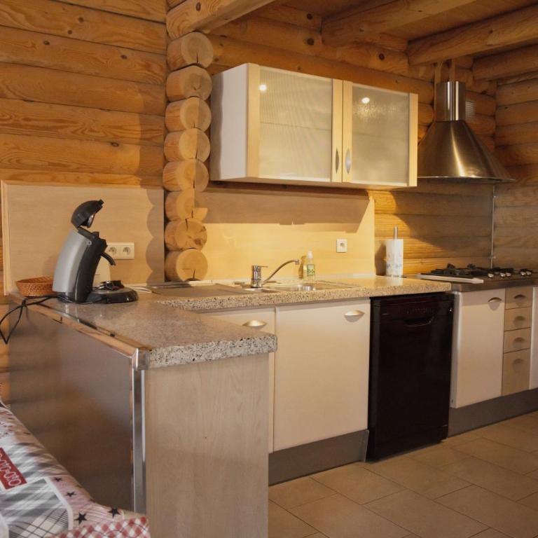 CHALET EN FUSTE, JACUZZI PRIVE, TERRASSE et VUE MONTAGNE DANS CAMPING 3 ETOILES - Maison 3 Chambres - 11
