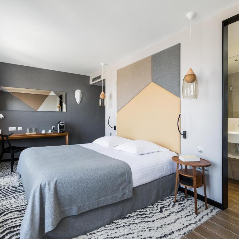 Hôtel Atala Champs Elysees - Deluxe Double Room with Panoramic Sacré-Coeur View - 5