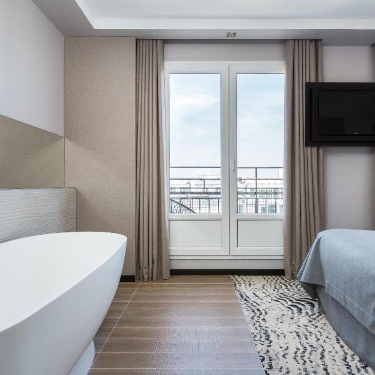 Hôtel Atala Champs Elysees - Deluxe Double Room with Panoramic Sacré-Coeur View - 6