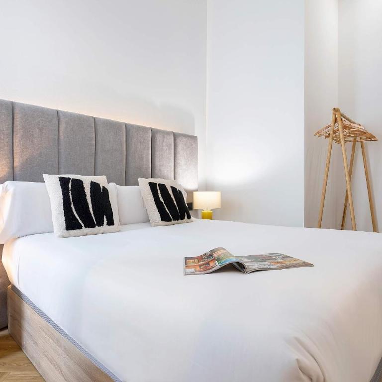 Antonia Luxury Home - Three-Bedroom Apartment - 8